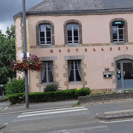 Logis Hotel Le Grand Cerf Ernée Kültér fotó