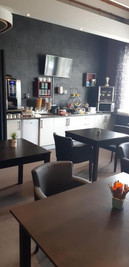 Logis Hotel Le Grand Cerf Ernée Kültér fotó