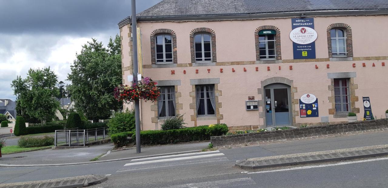 Logis Hotel Le Grand Cerf Ernée Kültér fotó