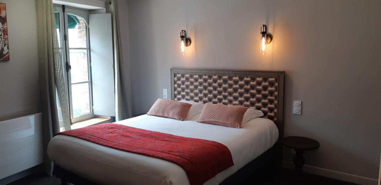 Logis Hotel Le Grand Cerf Ernée Kültér fotó