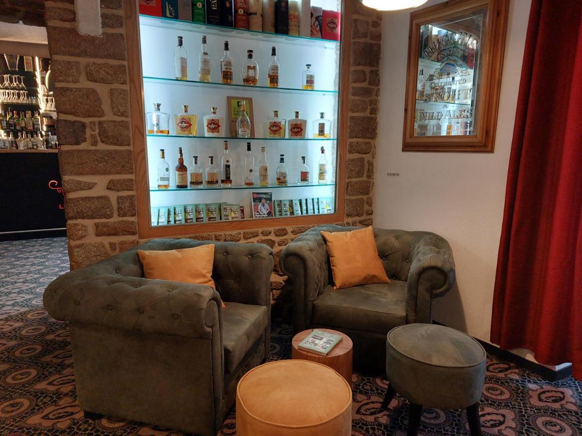 Logis Hotel Le Grand Cerf Ernée Kültér fotó