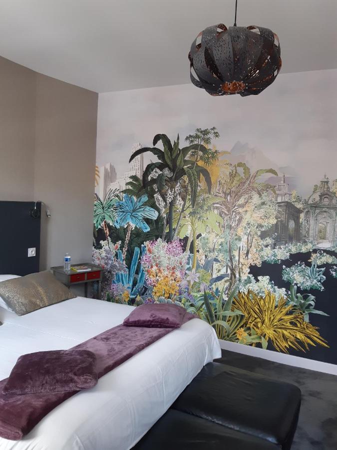 Logis Hotel Le Grand Cerf Ernée Kültér fotó