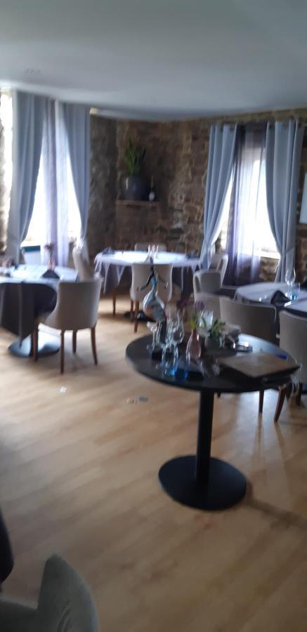 Logis Hotel Le Grand Cerf Ernée Kültér fotó