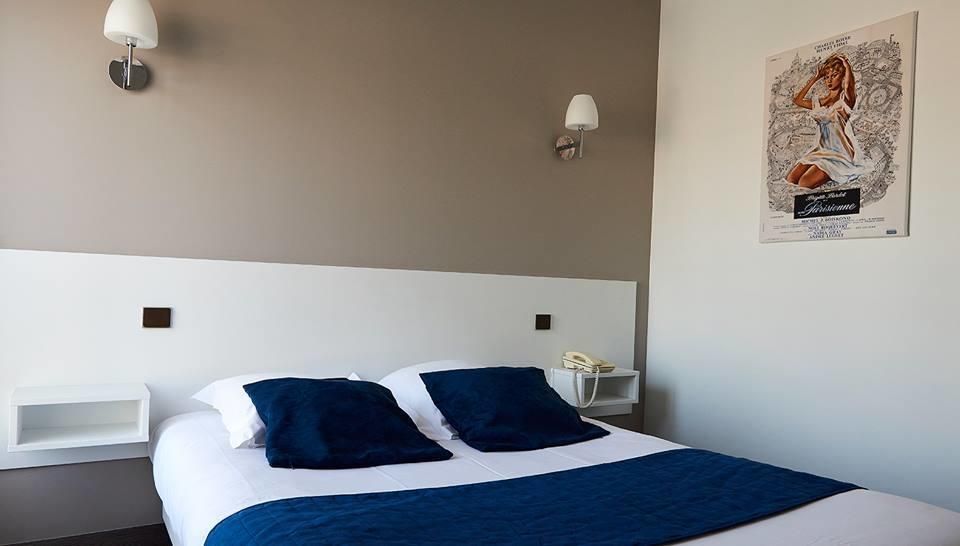 Logis Hotel Le Grand Cerf Ernée Kültér fotó