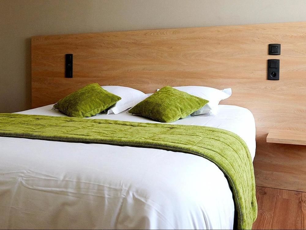 Logis Hotel Le Grand Cerf Ernée Kültér fotó