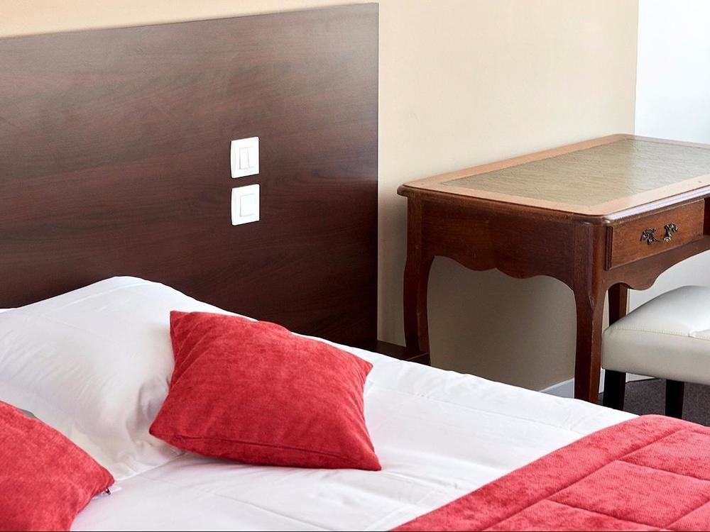 Logis Hotel Le Grand Cerf Ernée Kültér fotó