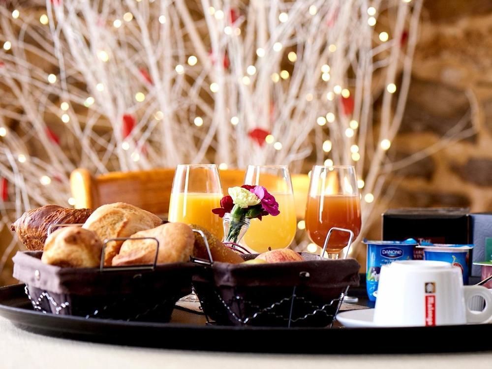 Logis Hotel Le Grand Cerf Ernée Kültér fotó